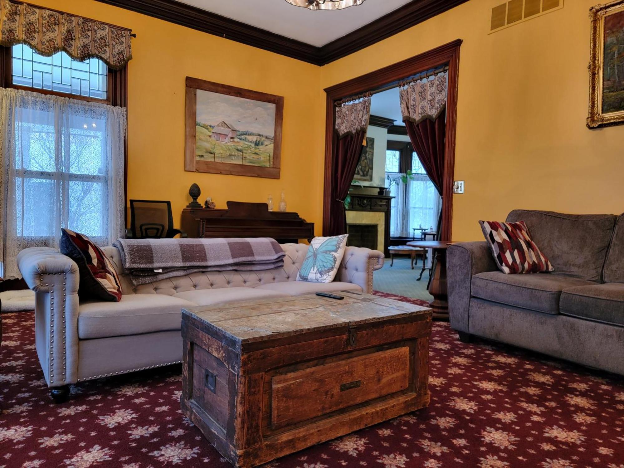 The Kings Throne And Bed & Breakfast Toledo