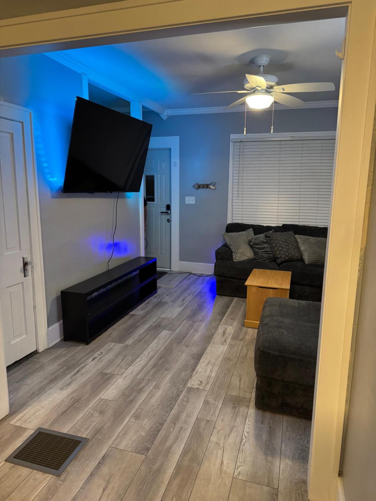 Charming 3-bedroom House Next To Hollywood Casino! 1 Minute From Interstate 75 Toledo