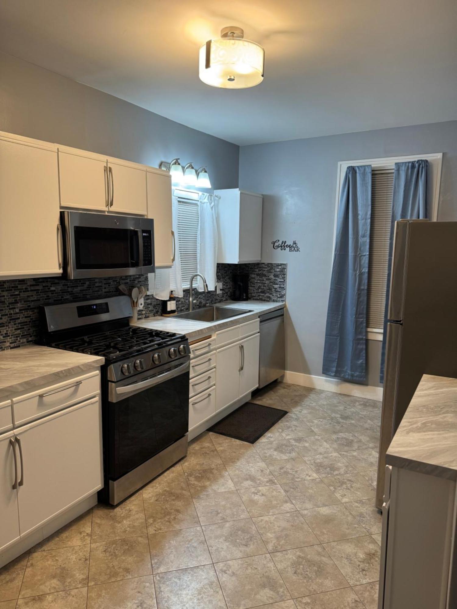 Holiday home Charming 3-bedroom House Next To Hollywood Casino! 1 Minute From Interstate 75