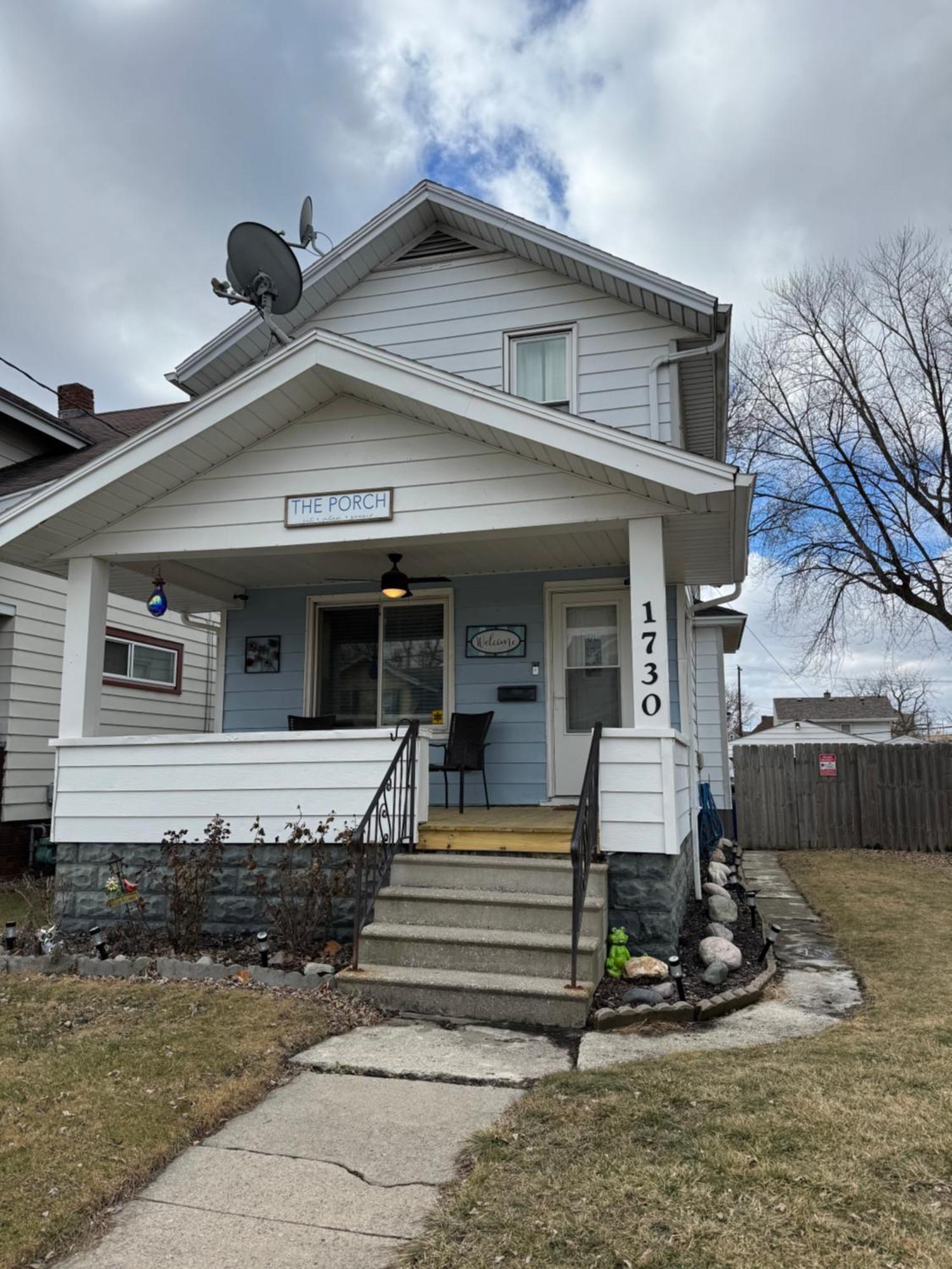 Charming 3-bedroom House Next To Hollywood Casino! 1 Minute From Interstate 75 Holiday home *