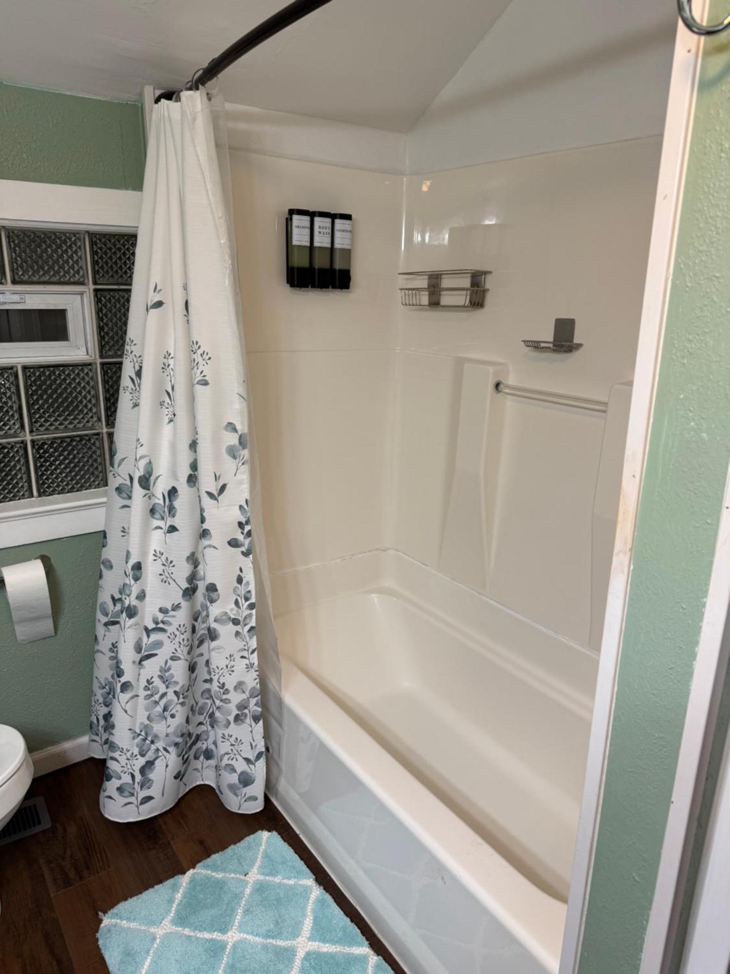 Holiday home Charming 3-bedroom House Next To Hollywood Casino! 1 Minute From Interstate 75