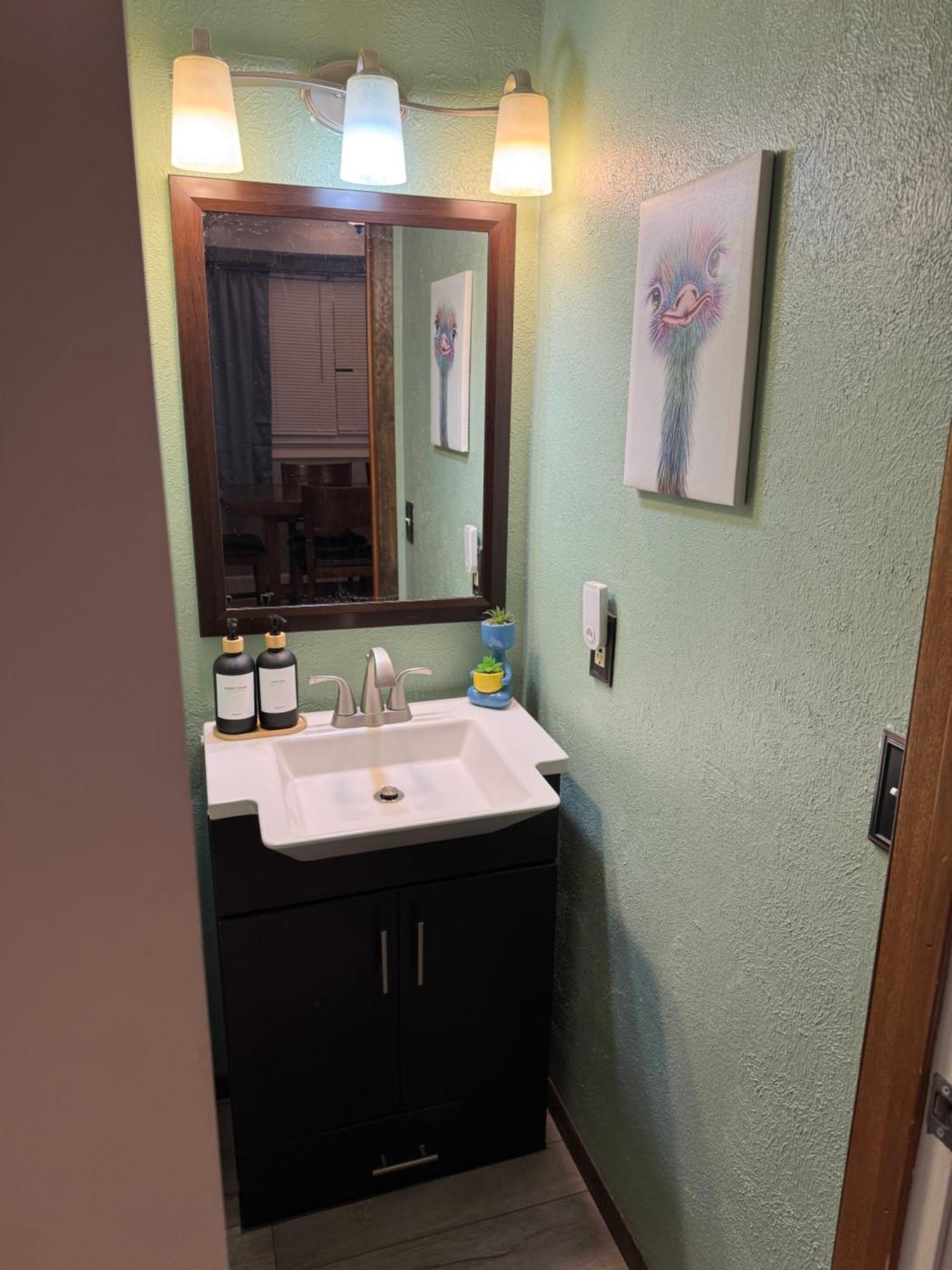 Holiday home Charming 3-bedroom House Next To Hollywood Casino! 1 Minute From Interstate 75 *