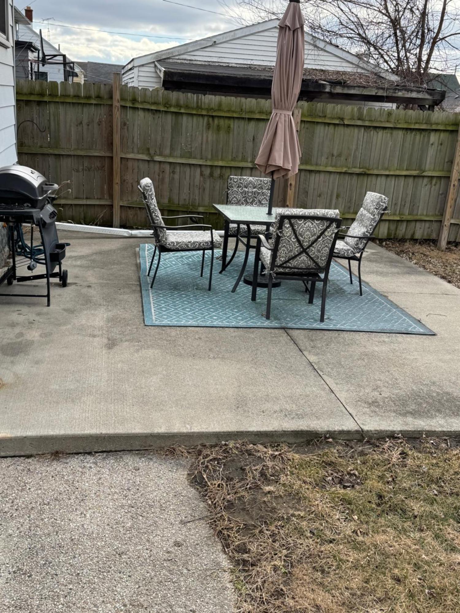 Charming 3-bedroom House Next To Hollywood Casino! 1 Minute From Interstate 75 *