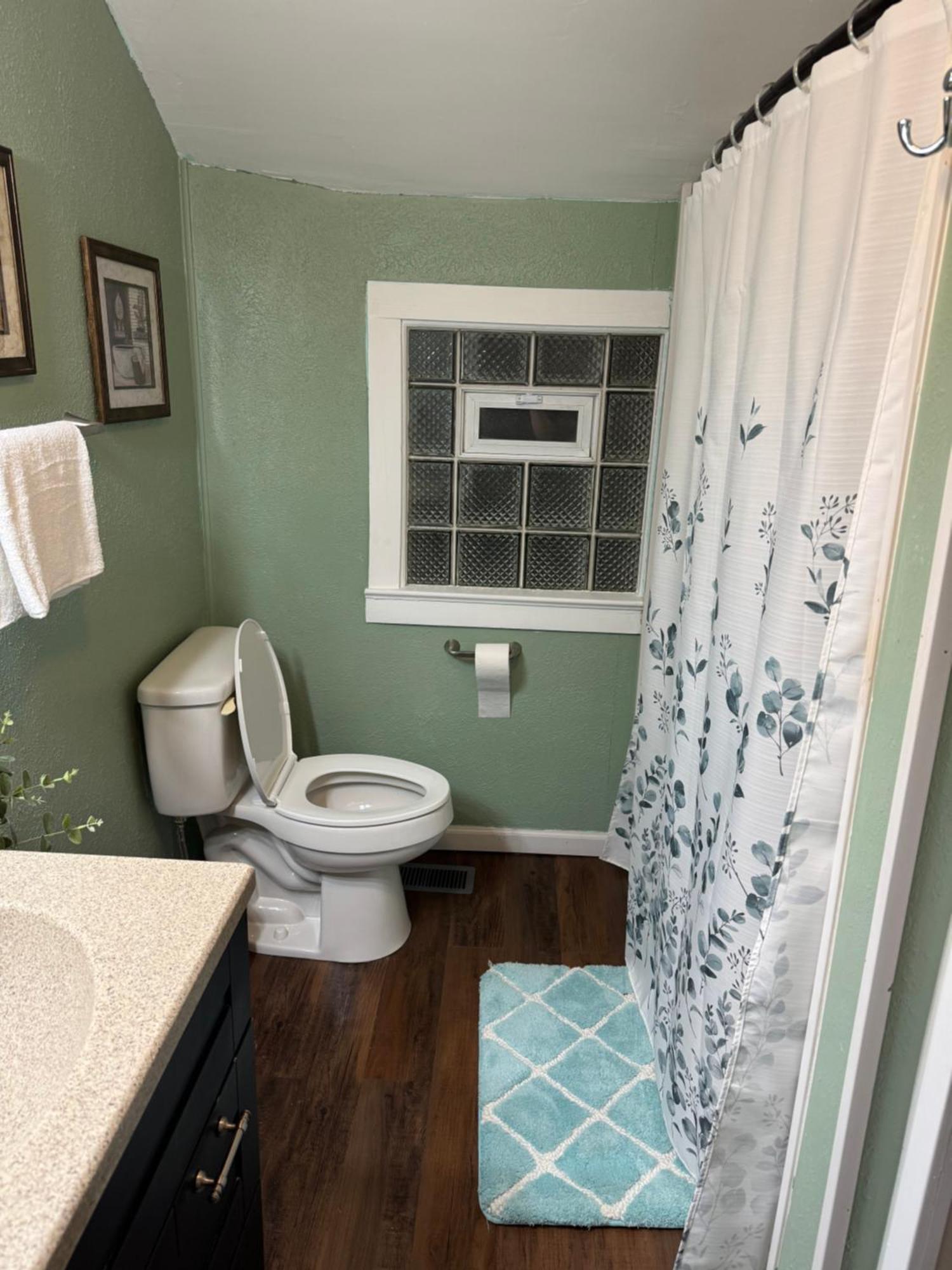 Holiday home Charming 3-bedroom House Next To Hollywood Casino! 1 Minute From Interstate 75 *