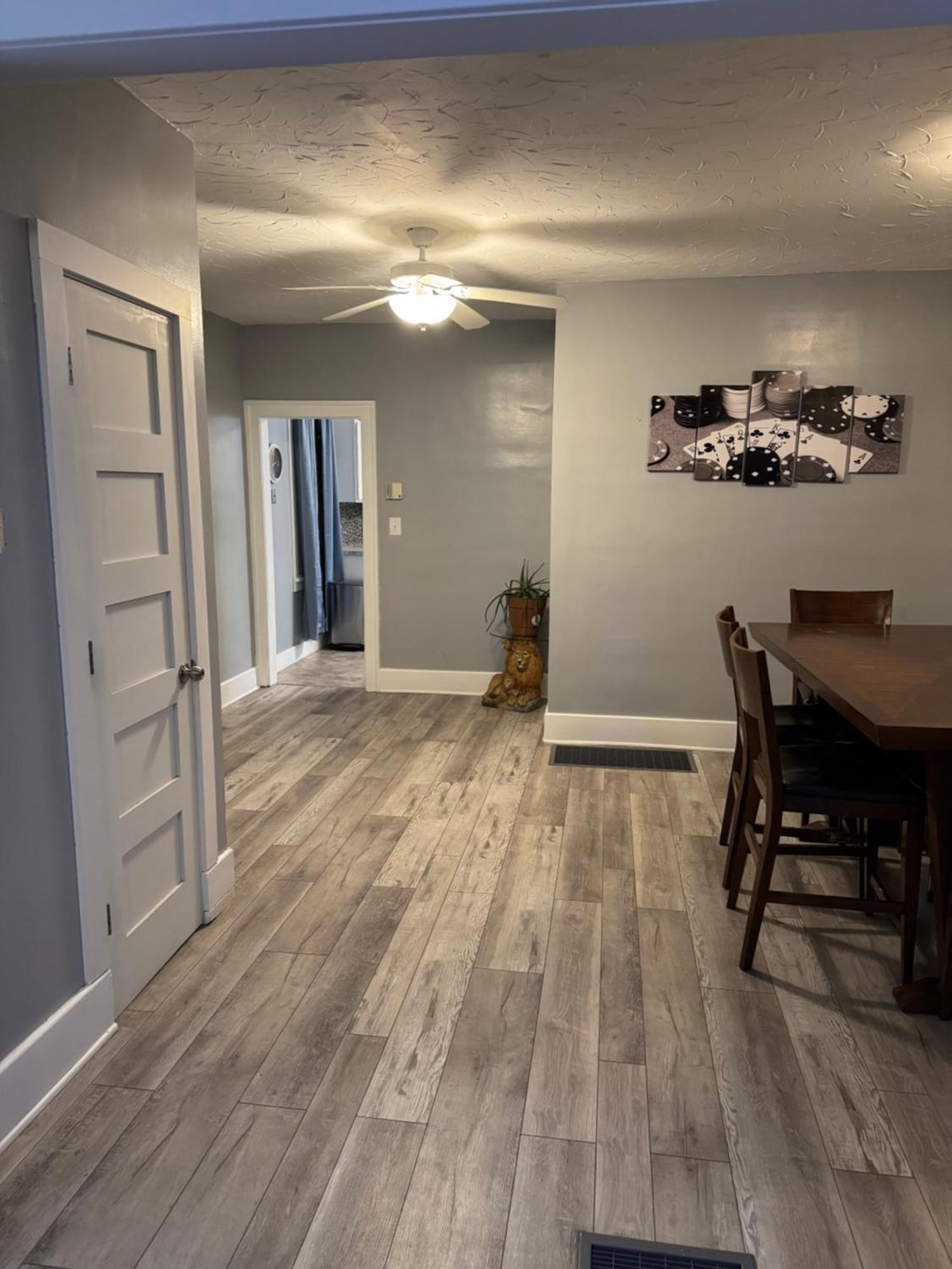 Charming 3-bedroom House Next To Hollywood Casino! 1 Minute From Interstate 75 *