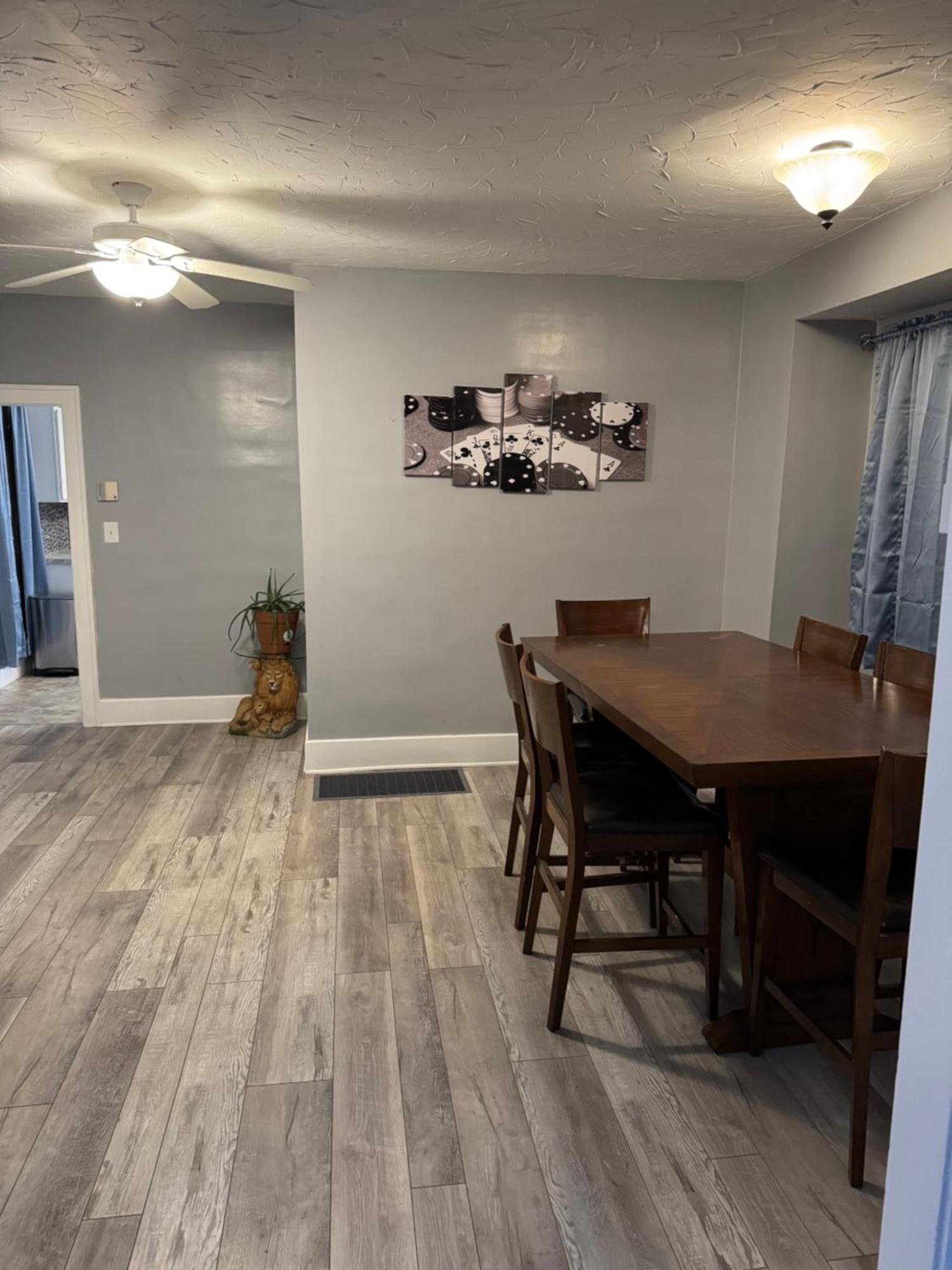 Holiday home Charming 3-bedroom House Next To Hollywood Casino! 1 Minute From Interstate 75 *