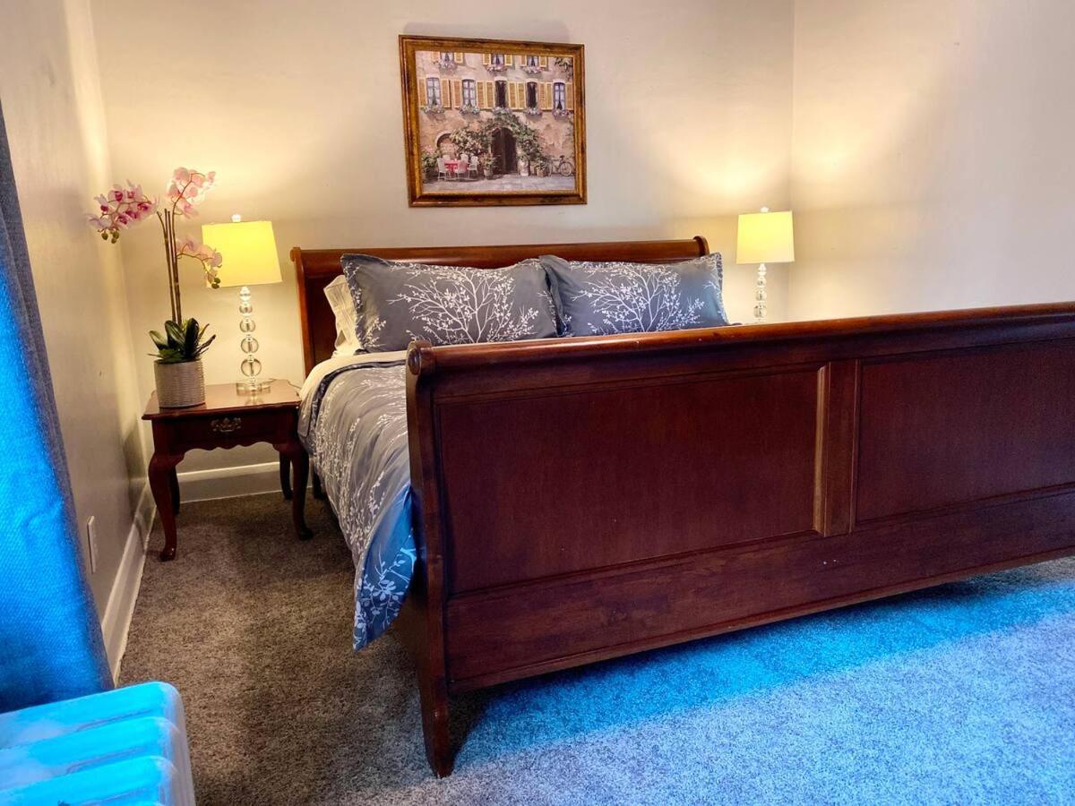 Apartment Contemporary And Modern, Furnished 2 Bedroom Apartments, Filled With Desirable Amenities