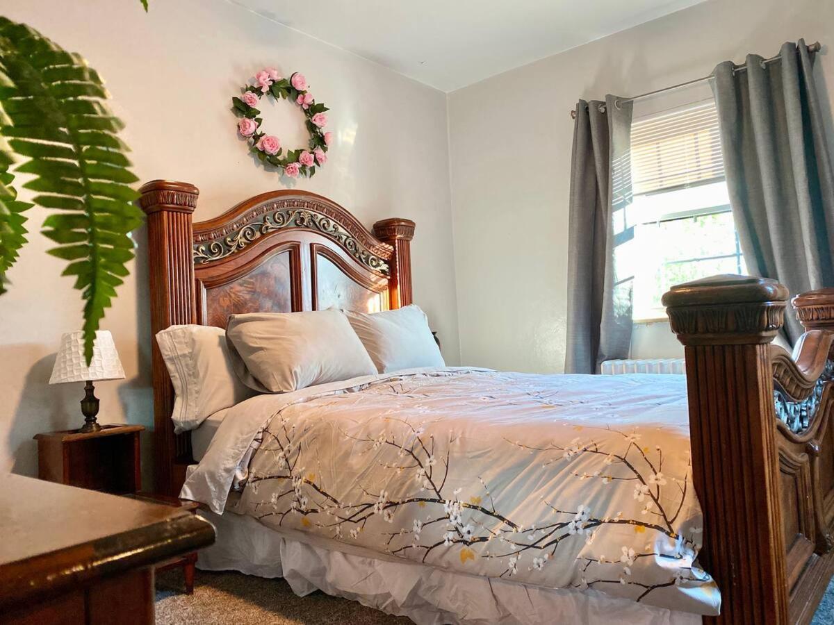 Apartment Contemporary And Modern, Furnished 2 Bedroom Apartments, Filled With Desirable Amenities *
