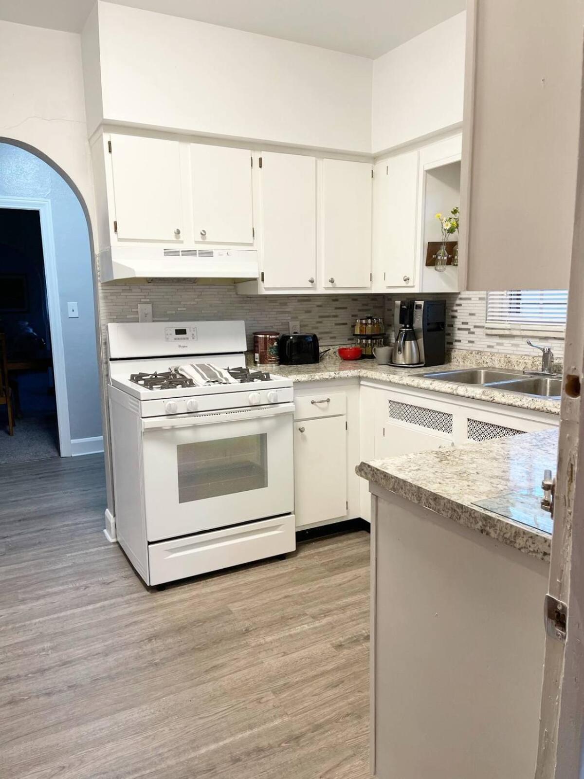 Contemporary And Modern, Furnished 2 Bedroom Apartments, Filled With Desirable Amenities * Toledo