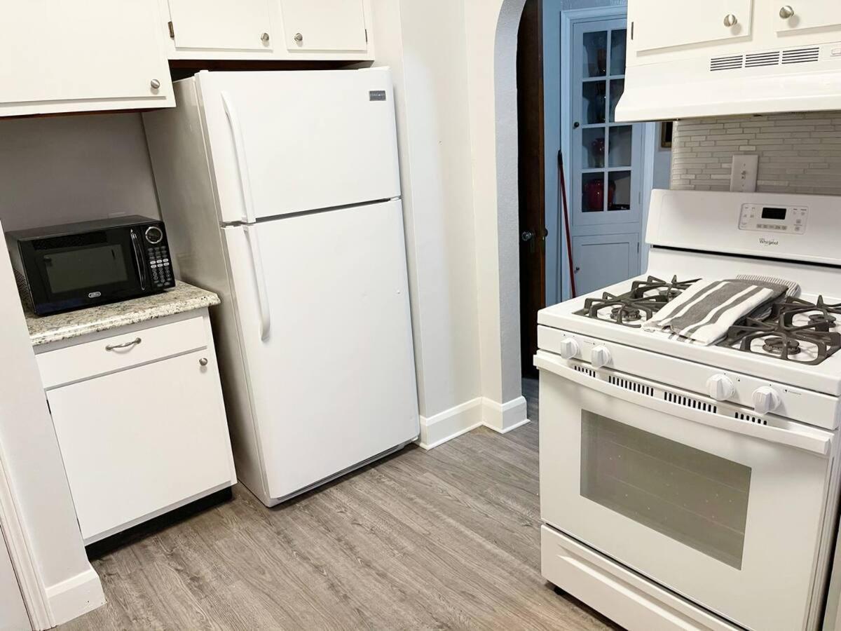Apartment Contemporary And Modern, Furnished 2 Bedroom Apartments, Filled With Desirable Amenities