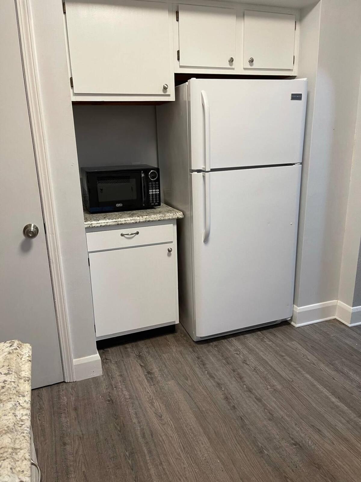 Contemporary And Modern, Furnished 2 Bedroom Apartments, Filled With Desirable Amenities * Toledo