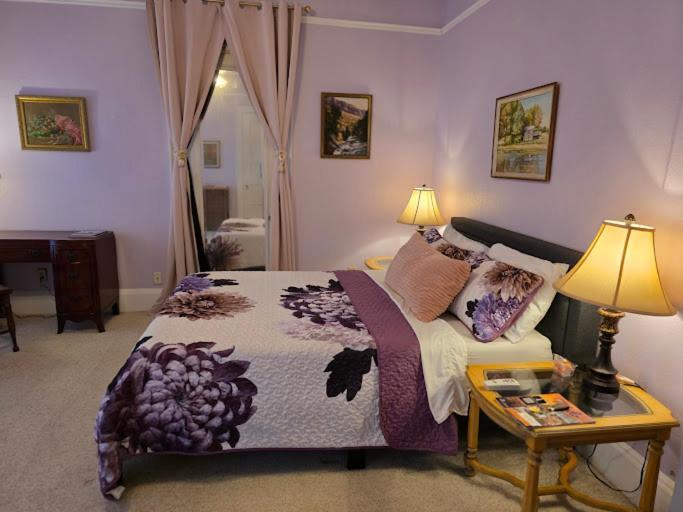 The Kings Throne And Bed & Breakfast Toledo