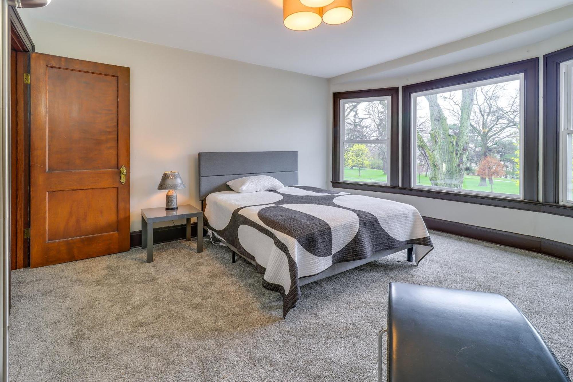 4 Mi To Downtown Walkable Riverside Toledo