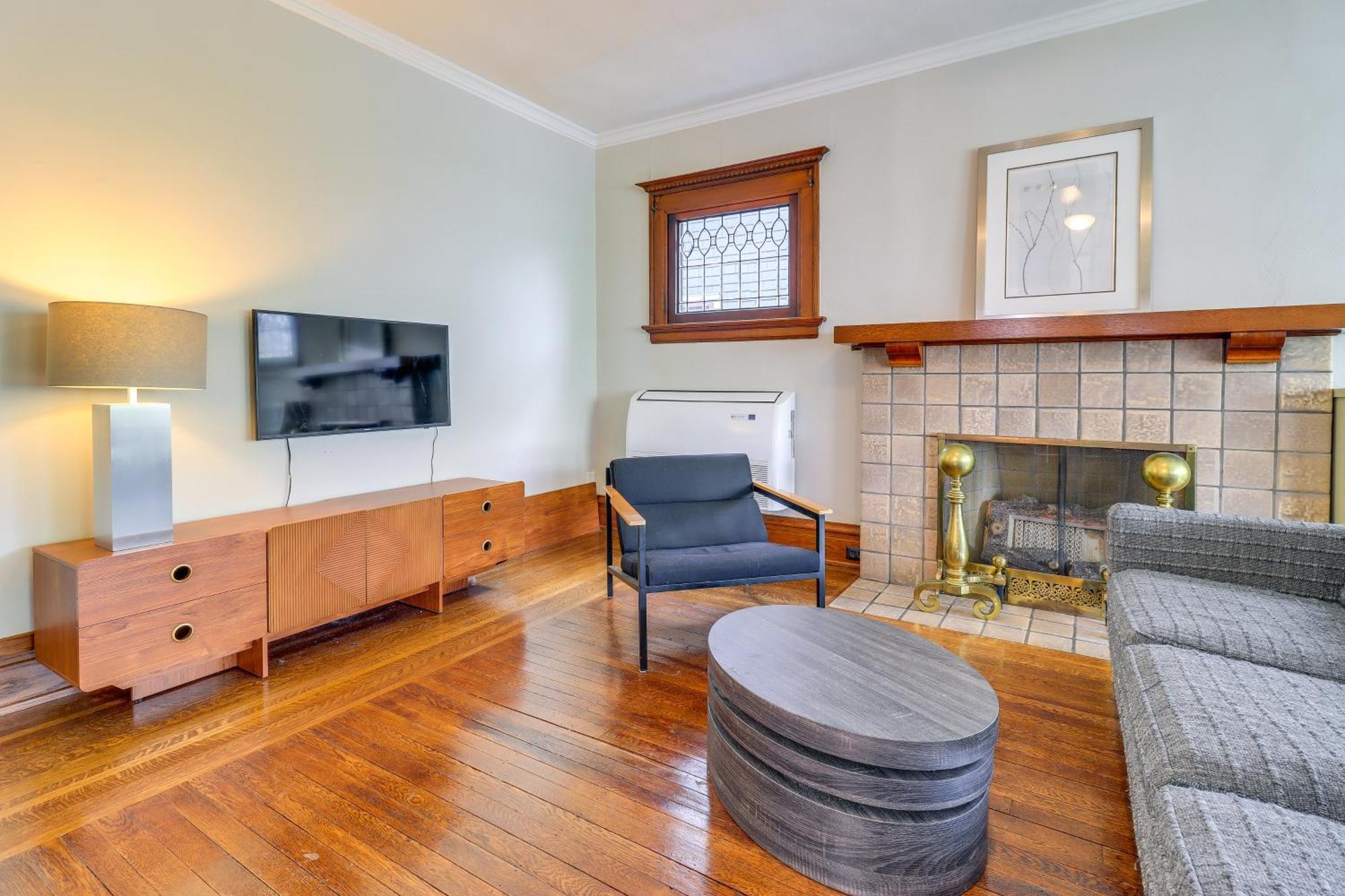Walkable 4 Mi To Downtown Toledo! Apartment