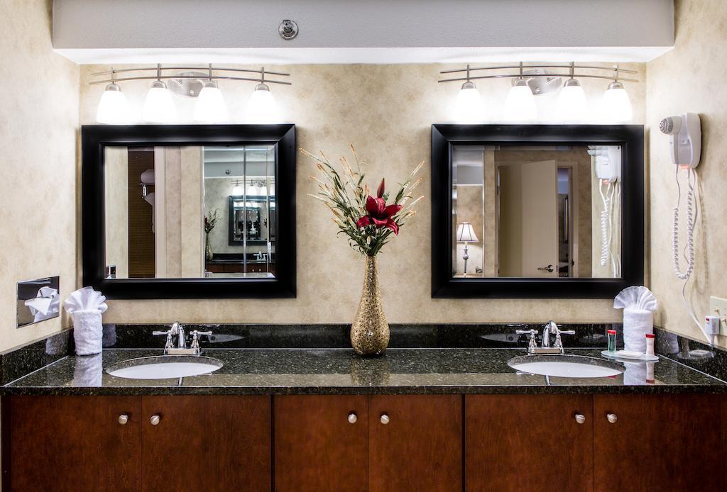Courtyard By Marriott West Toledo