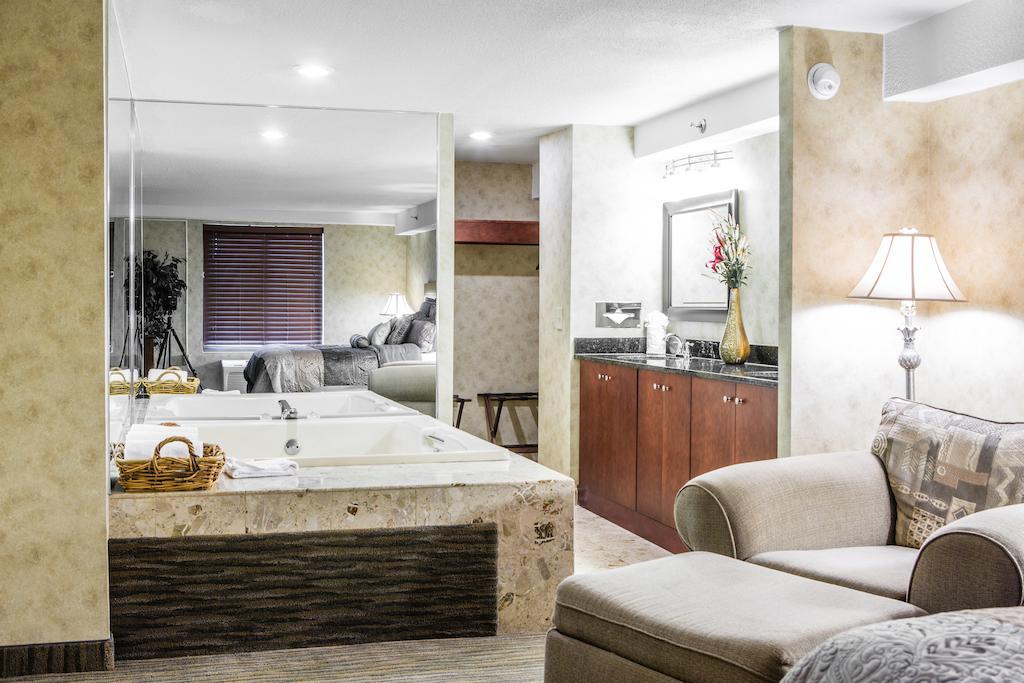 Courtyard By Marriott West