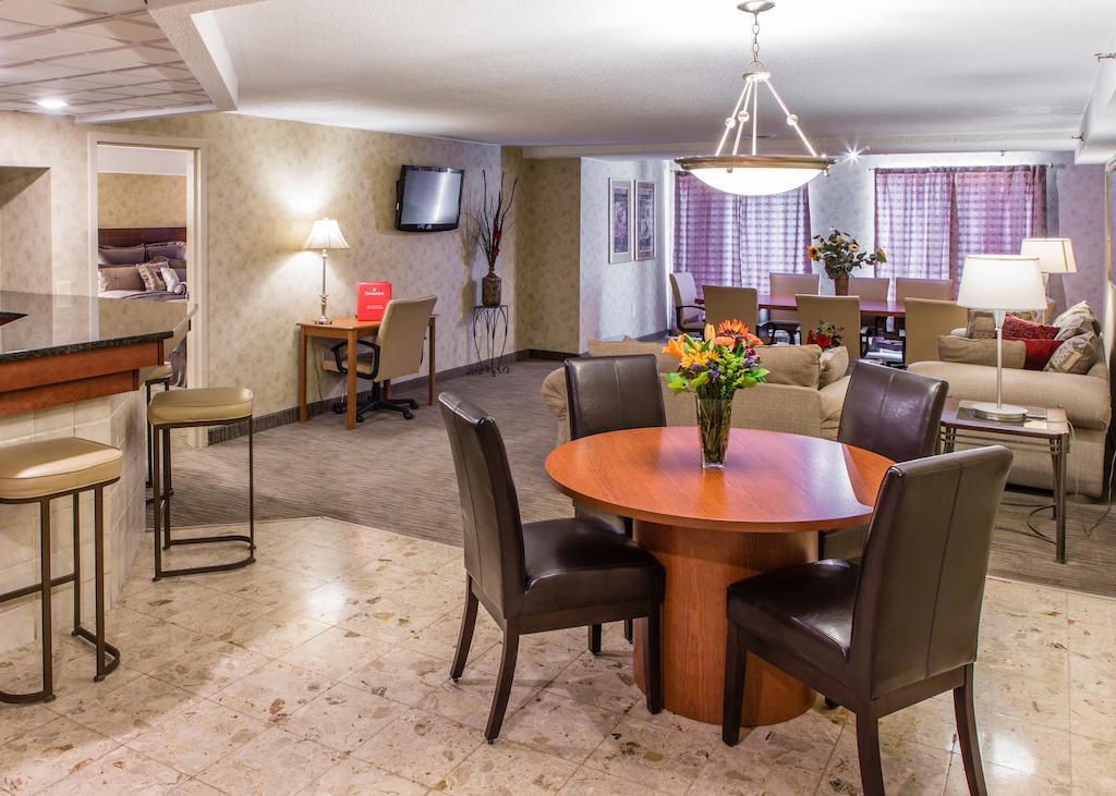 Courtyard By Marriott West Toledo