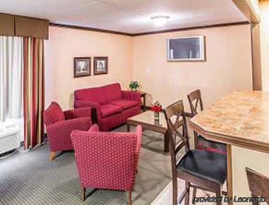 Courtyard By Marriott West Toledo