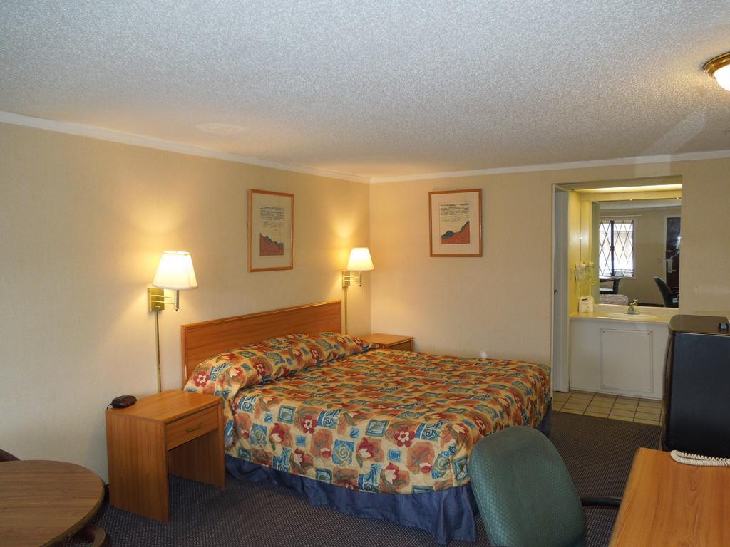 Motel Knights West