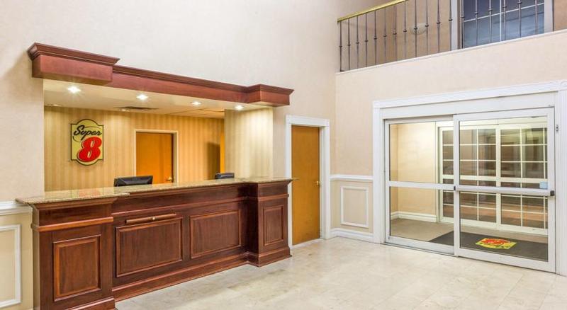 Courtyard By Marriott West