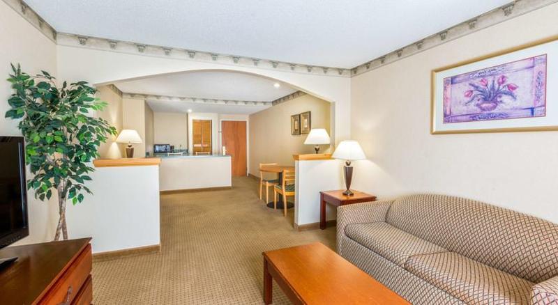 Courtyard By Marriott West