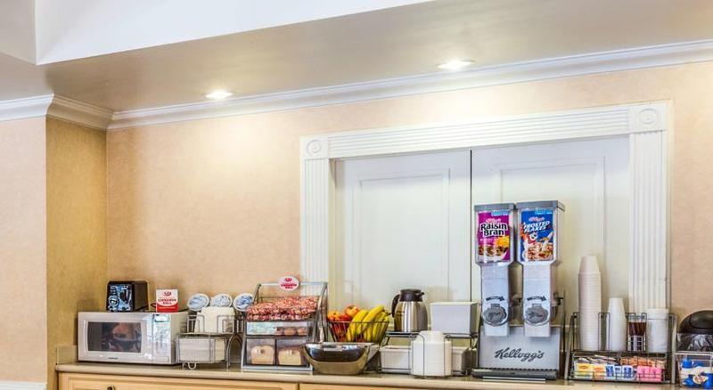 Courtyard By Marriott West