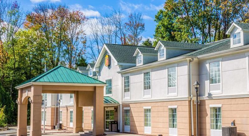 Courtyard By Marriott West