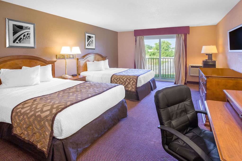 Days Hotel 2*