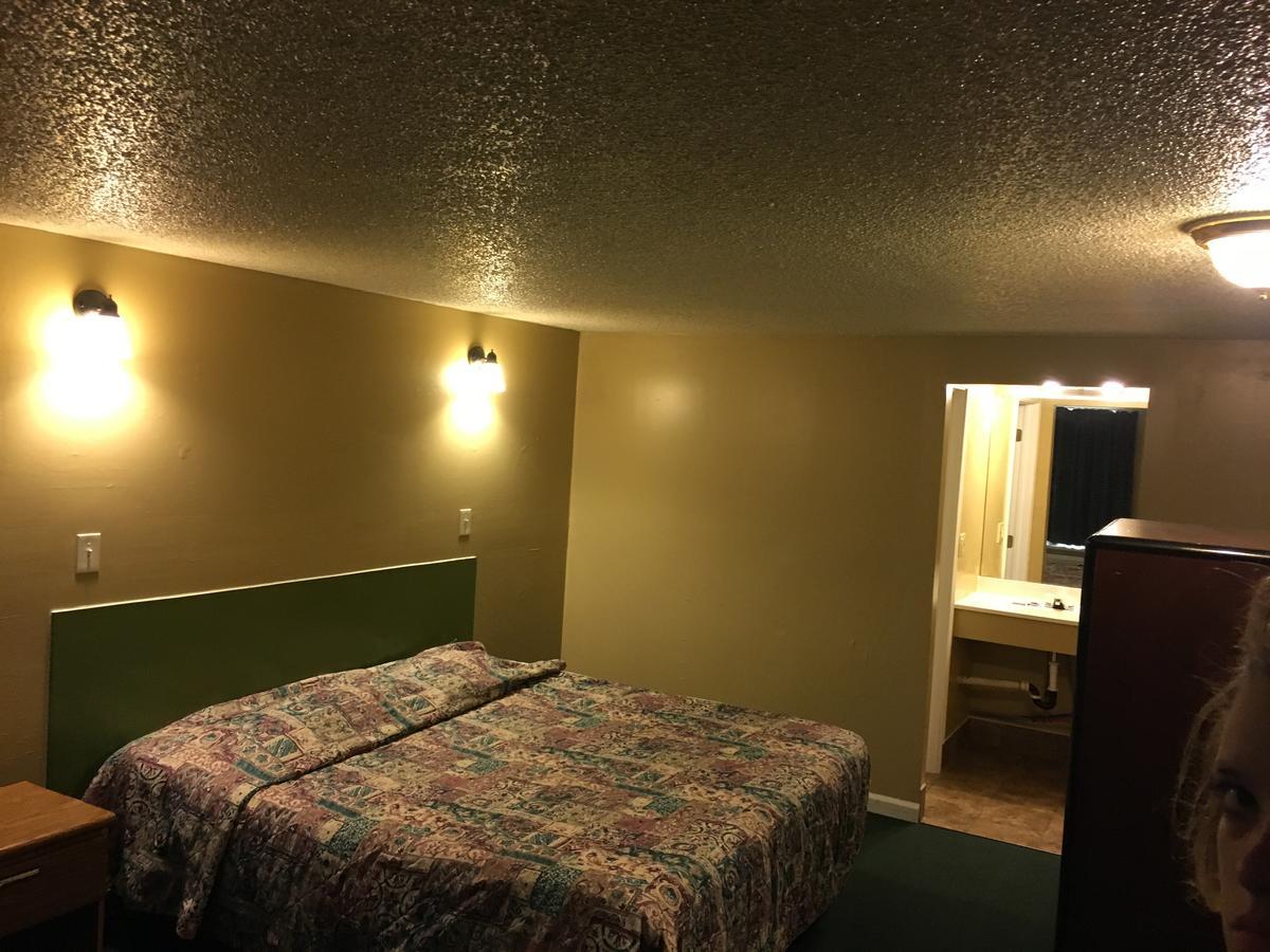 Crown Motel