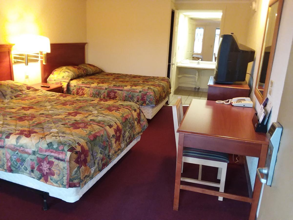 Knights West Motel