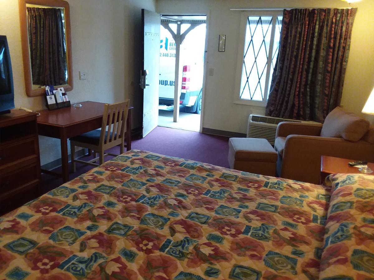 Knights West Motel Toledo