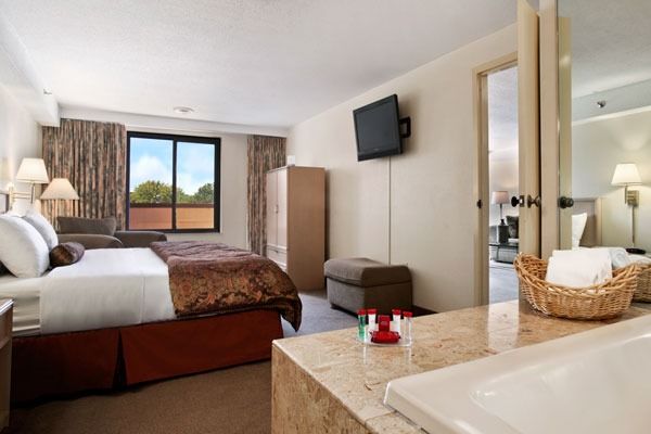Courtyard By Marriott West Hotel 4*