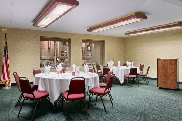 Courtyard By Marriott West Hotel